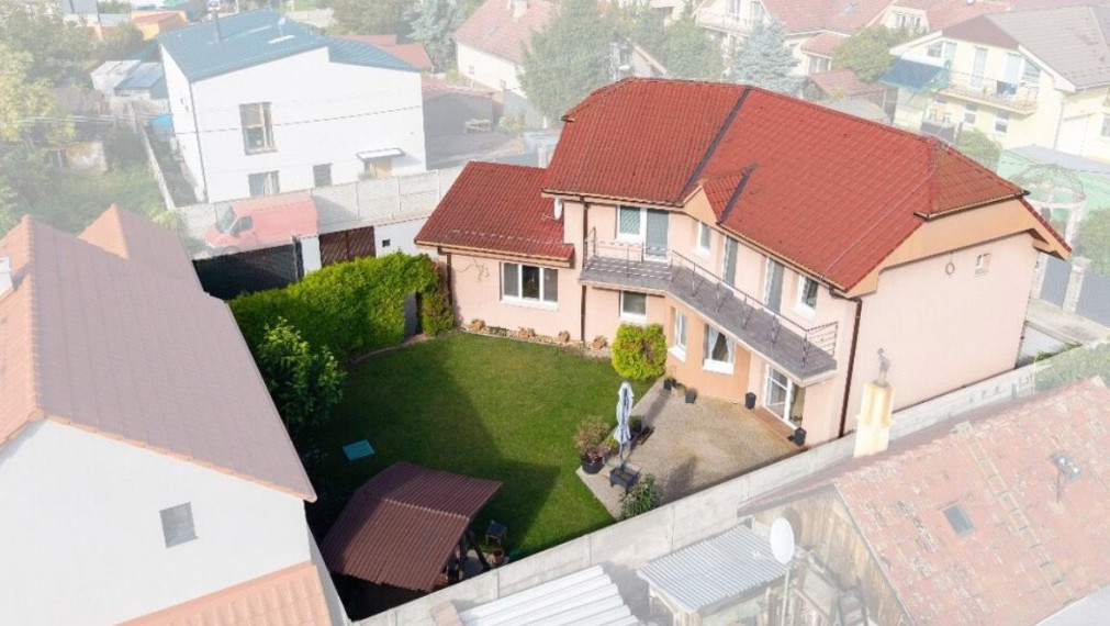 Rodinný dom na predaj - Ružinov