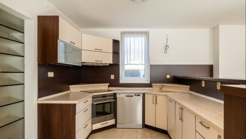 Rodinný dom na predaj - Ružinov