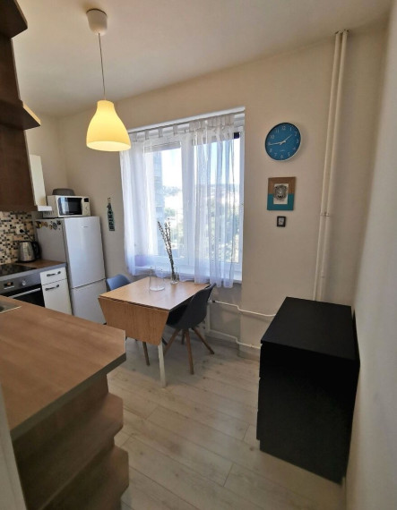 Na prenájom 2-izbový byt s balkónom a klimatizáciou na Záhradníckej