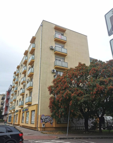 Na prenájom 2-izbový byt s balkónom a klimatizáciou na Záhradníckej