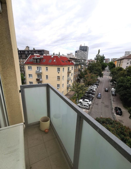 Na prenájom 2-izbový byt s balkónom a klimatizáciou na Záhradníckej