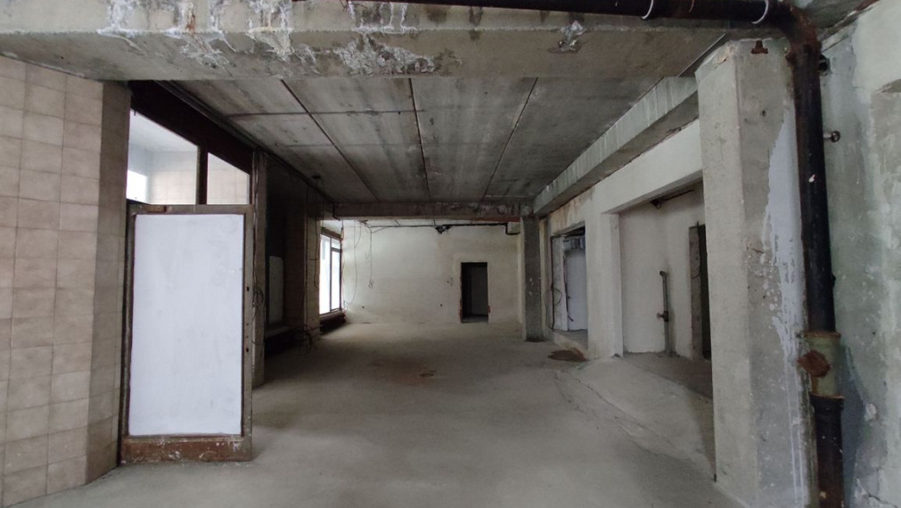 Obchodné priestory na námestí Dlhé Diely, Karlová Ves