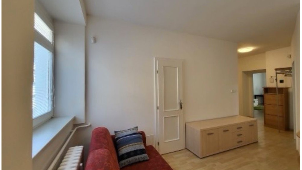 3i byt na prenájom, Grösslingová