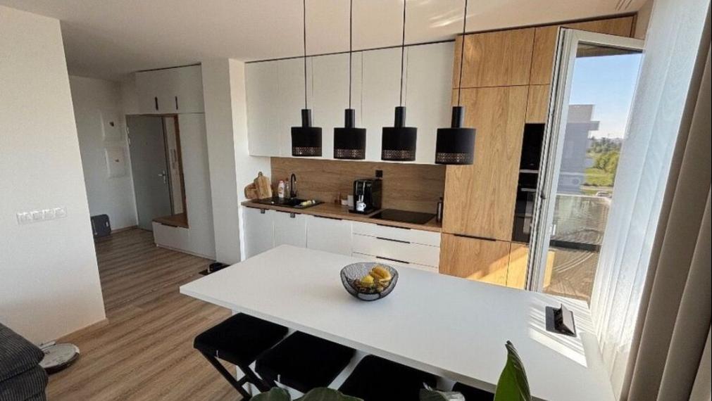 Na prenájom 3izbový byt s balkónom Ovocné sady, ulica Ivanská cesta