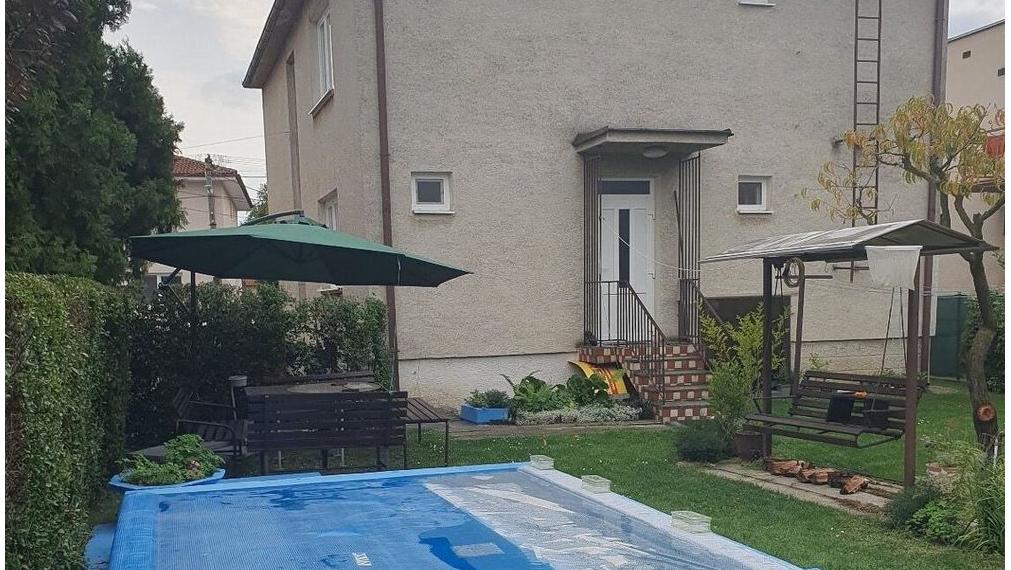 Na predaj - rodinný dom s bazénom , Malinovo TOP