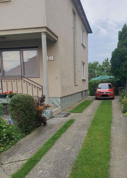 Na predaj - rodinný dom s bazénom , Malinovo TOP