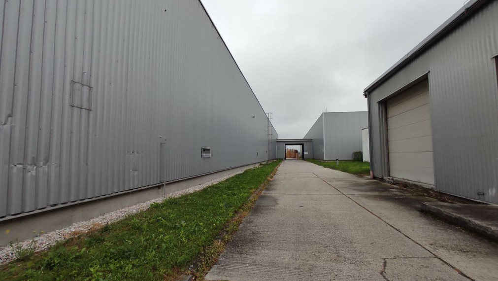 8.273m2 skladovo-výrobná hala s možnosťou 735m2 administratívy na prenájom, DUNAJSKA STREDA
