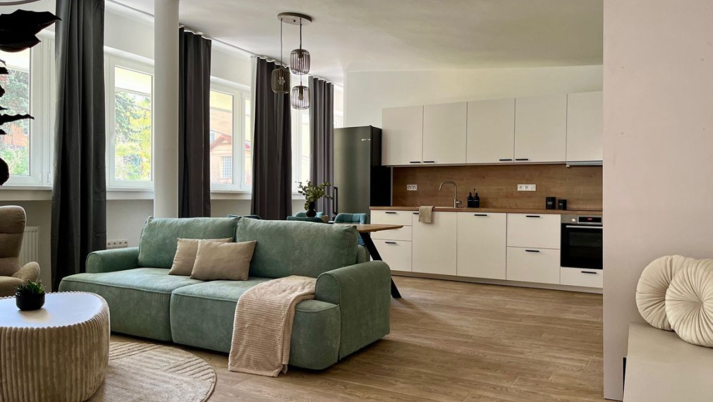 Exkluzívny ateliérový byt pri Horskom parku s prístupom do záhrady TOP