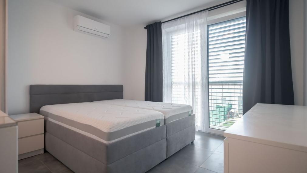 2-izbový byt s predzáhradkou aj parkovaním – pocit domu za cenu bytu