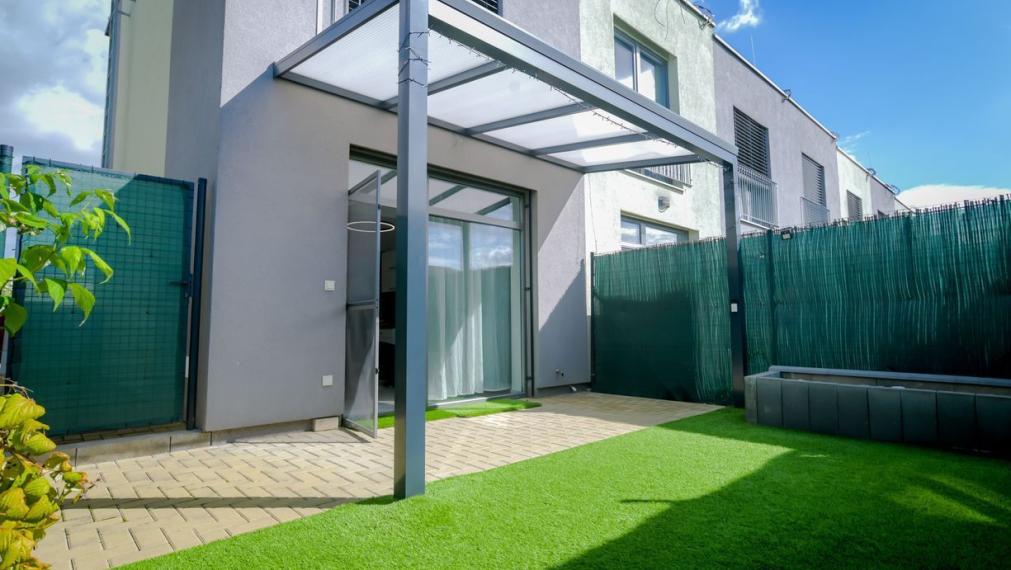 2-izbový byt s predzáhradkou aj parkovaním – pocit domu za cenu bytu