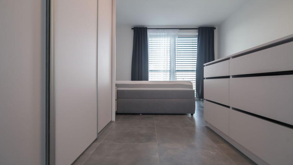 2-izbový byt s predzáhradkou aj parkovaním – pocit domu za cenu bytu