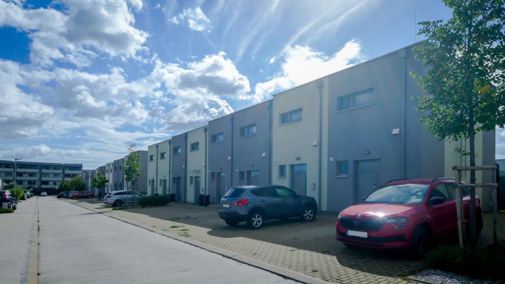 2-izbový byt s predzáhradkou aj parkovaním – pocit domu za cenu bytu