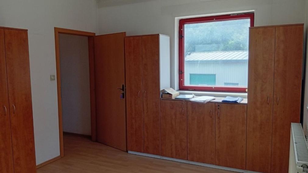 Priemyselný areál s výrobnými halami, Beluša, okres Púchov