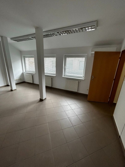 Obchodno-kancelárske priestory na pešej zóne s parkovaním