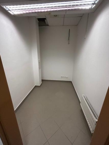 Obchodno-kancelárske priestory na pešej zóne s parkovaním