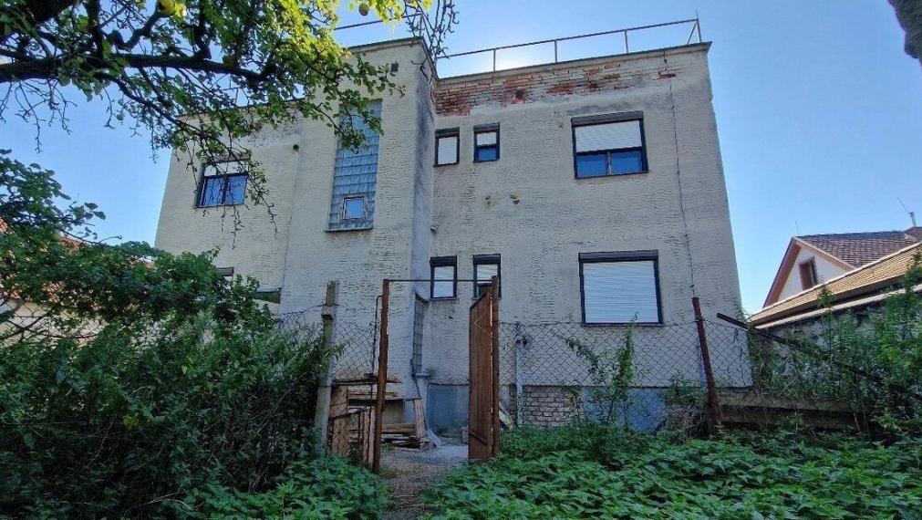 Na predaj 8-izbový rodinný dom v Galante TOP