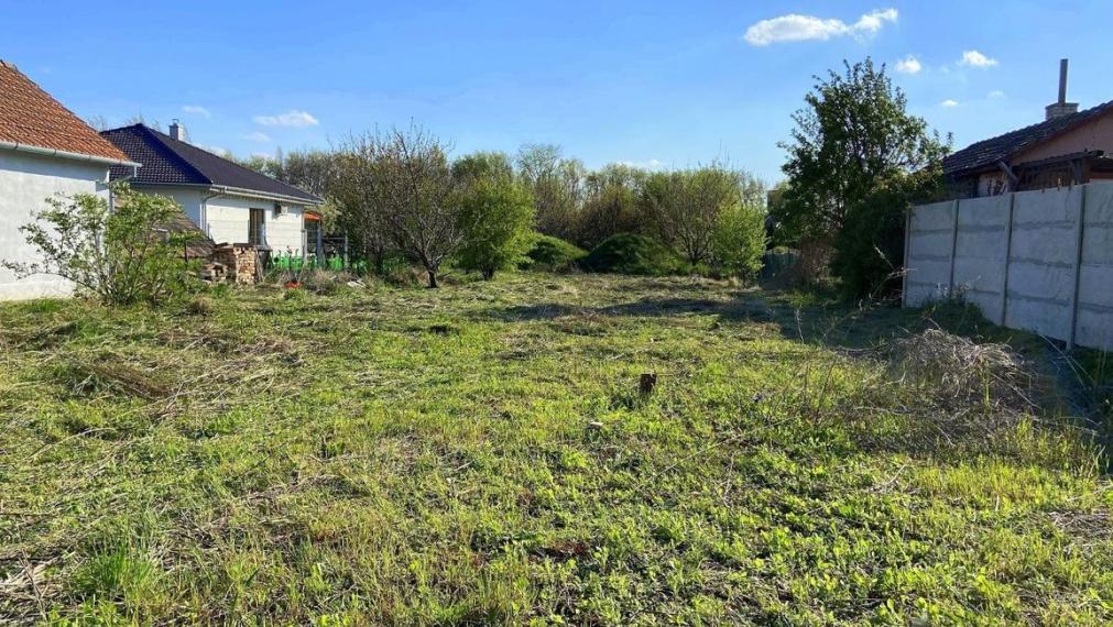 INVESTIČNÁ PRÍLEŽITOSŤ; Stavebný pozemok 1445m2 v Trnovci nad Váhom na predaj