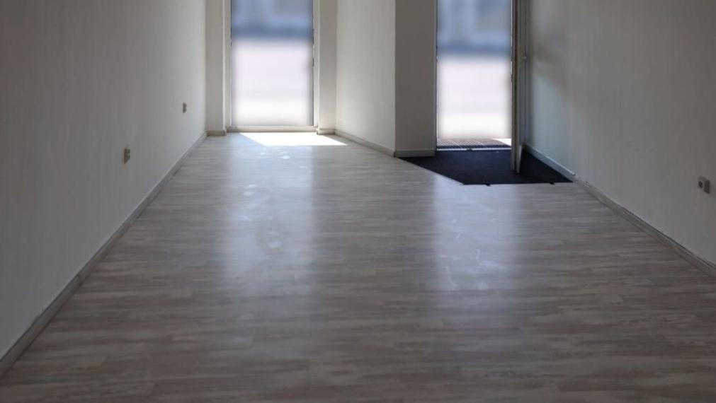 Obchodné klimatizované priestory, Trenčín, Za mostami