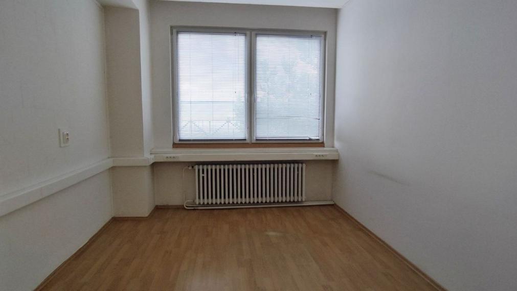 Priemyselná hala, Dubnica nad Váhom