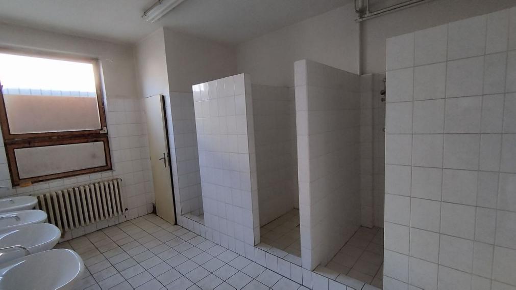 Predaj: Výrobná hala s kompletným zázemím v monitorovanom areáli Chemolak