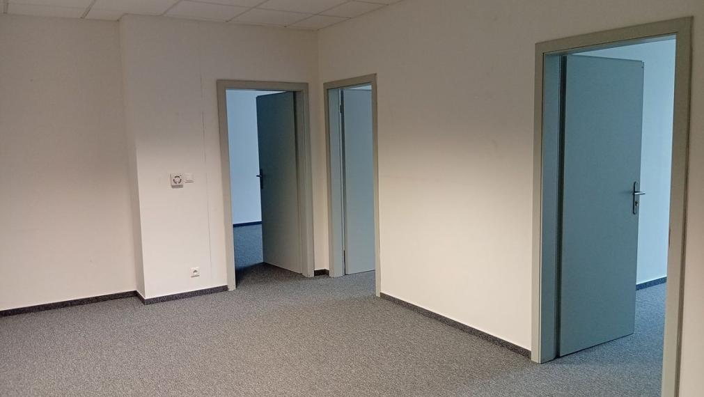 klimatizované administratívne priestory, širšie centrum, Trenčín.