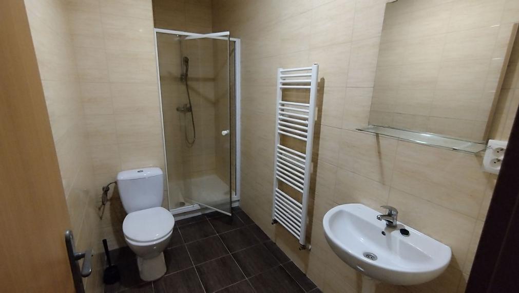 Investičná príležitosť – kompletne zrekonštruovaná ubytovňa pri železničnej stanici v Smoleniciach