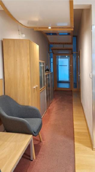 Kancelárie v krásnej historickej budove na Zochovej ulici, Staré Mesto, 235,51m2