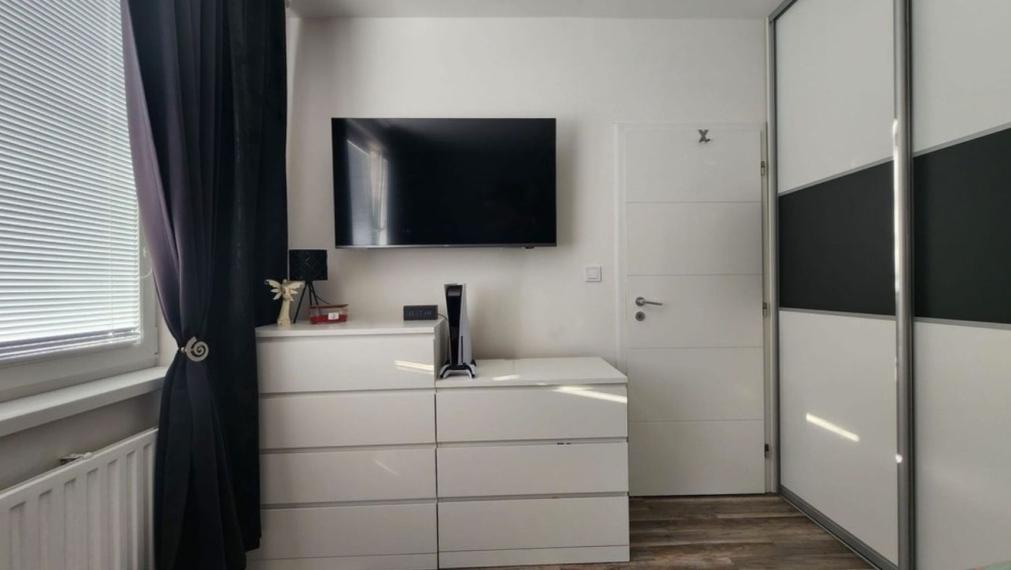 Zrekonštruovaná dvojgarsónka, Bratislava V TOP