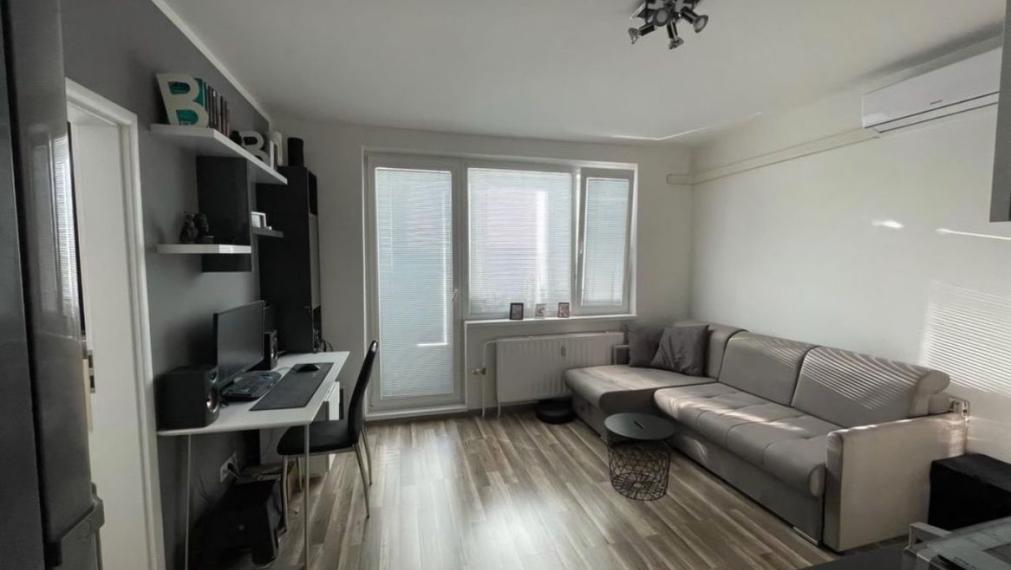 Zrekonštruovaná dvojgarsónka, Bratislava V TOP