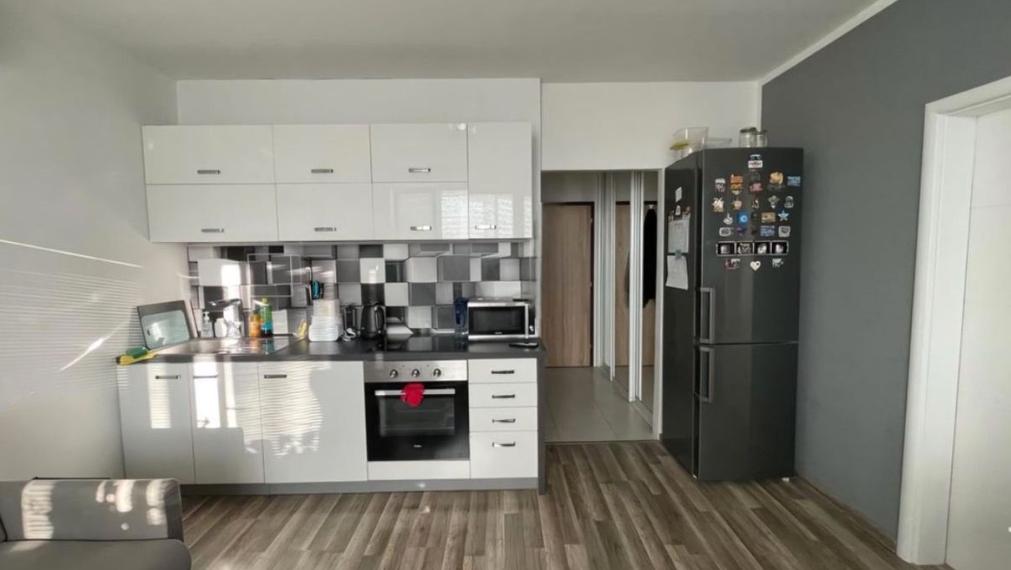 Zrekonštruovaná dvojgarsónka, Bratislava V TOP