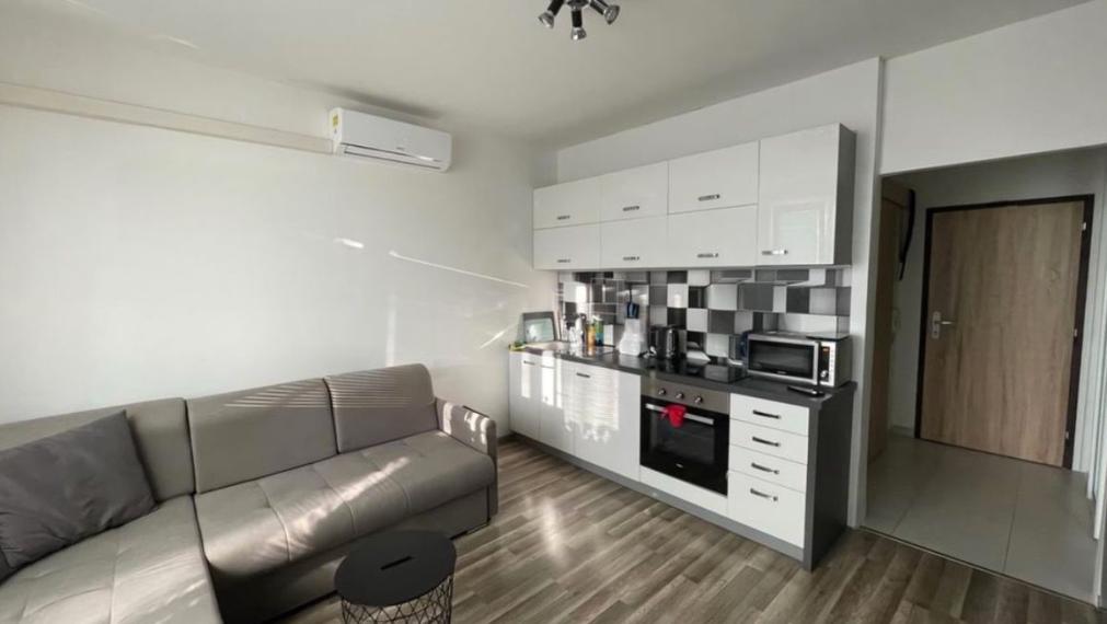 Zrekonštruovaná dvojgarsónka, Bratislava V TOP