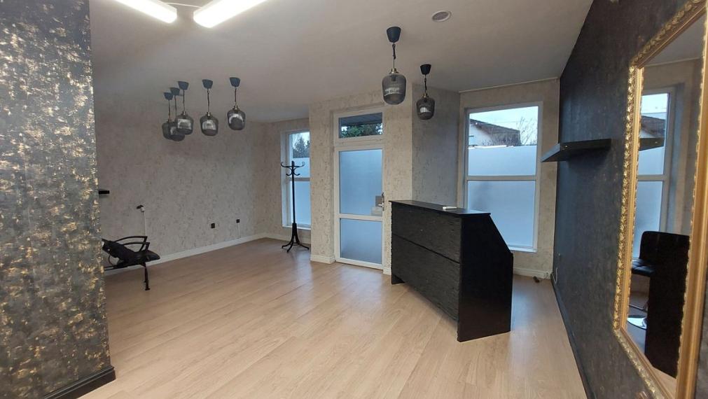 Klimatizované obchodné priestory na prenájom - Trenčín 