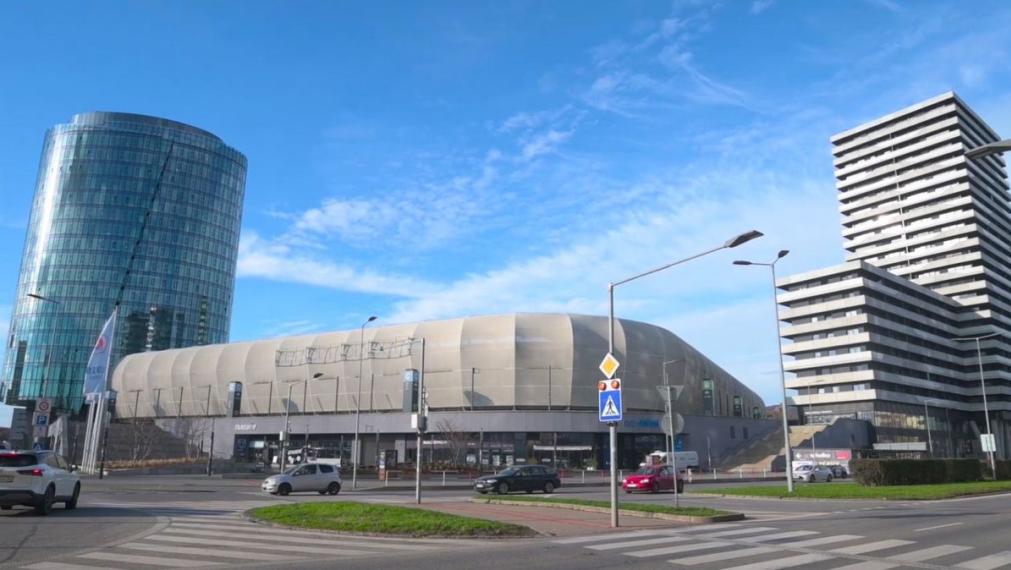 Atraktívny obchodný priestor v nákupnom centre, 100 m², Bajkalská