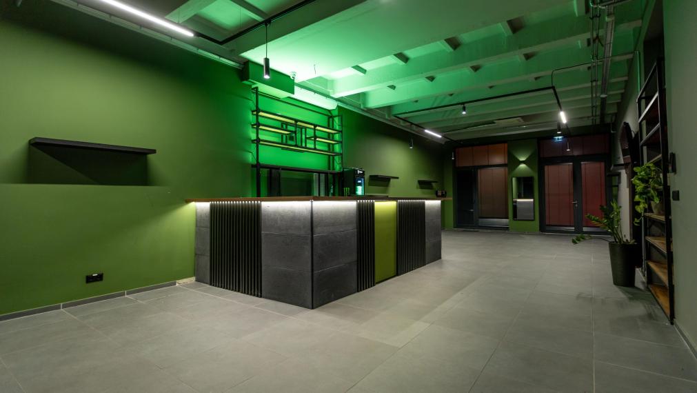 Obchodný priestor s vysokými stropmi vhodný aj na kaviareň, Sliačska, 129,82m2