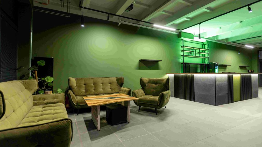 Obchodný priestor s vysokými stropmi vhodný aj na kaviareň, Sliačska, 129,82m2