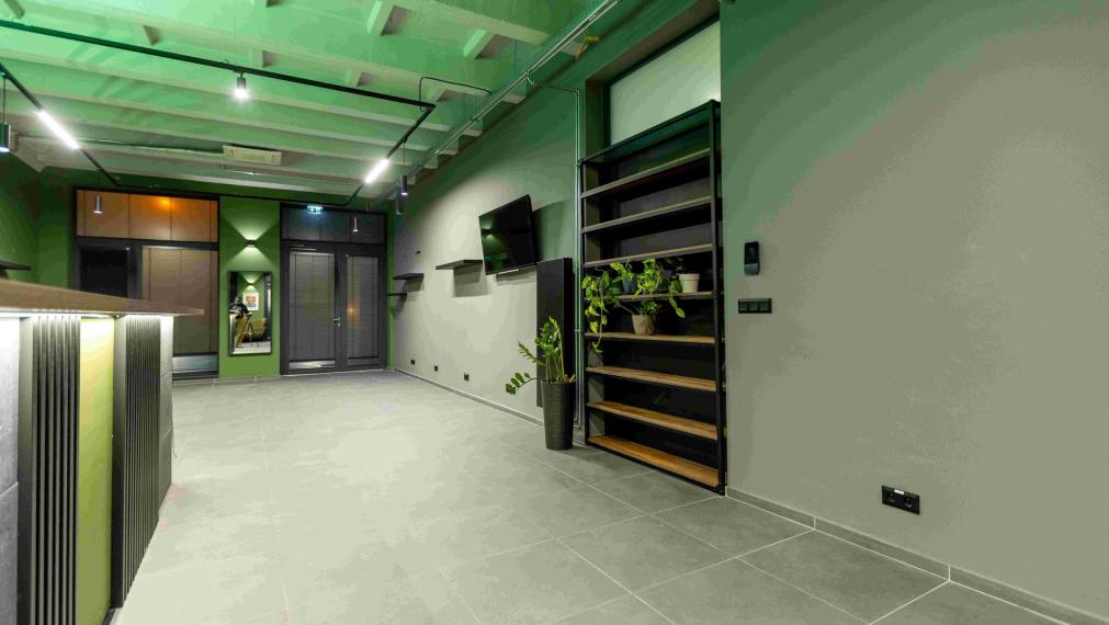 Obchodný priestor s vysokými stropmi vhodný aj na kaviareň, Sliačska, 129,82m2