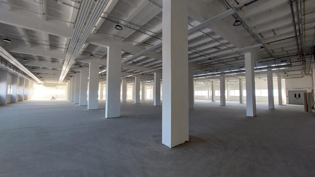 Sklady 1 600-14 550m2 na prenájom - Trenčín