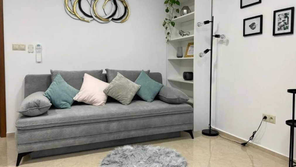  2-izbový byt  v historickom dome, ul.Námestie 1. mája, Bratislava I TOP