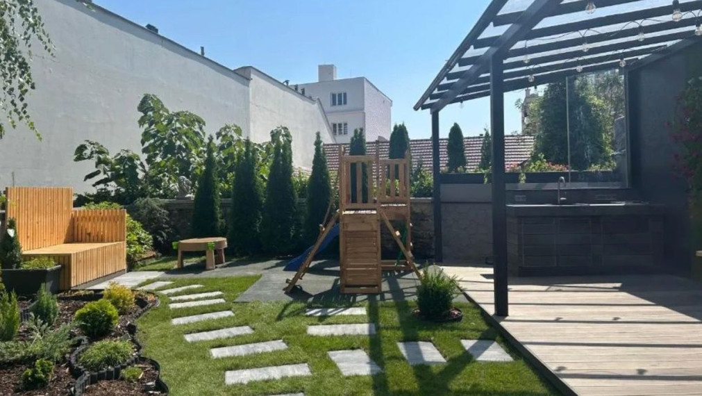  2-izbový byt  v historickom dome, ul.Námestie 1. mája, Bratislava I TOP