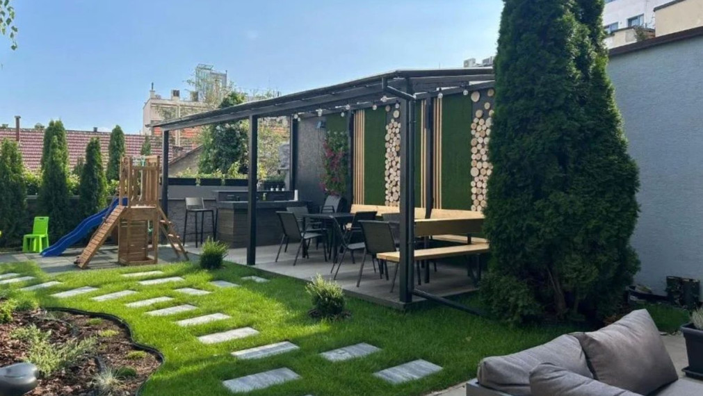  2-izbový byt  v historickom dome, ul.Námestie 1. mája, Bratislava I TOP