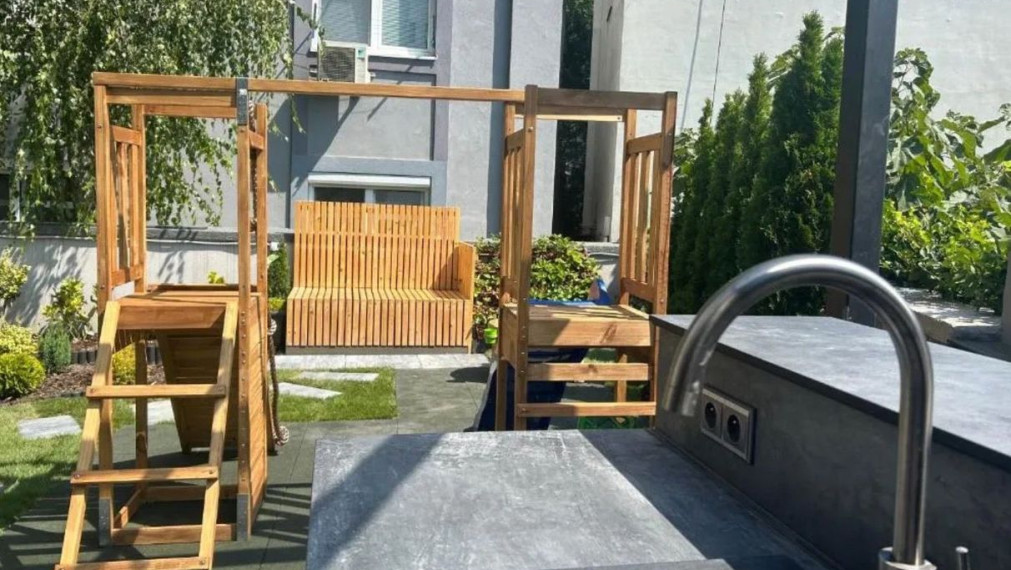  2-izbový byt  v historickom dome, ul.Námestie 1. mája, Bratislava I TOP