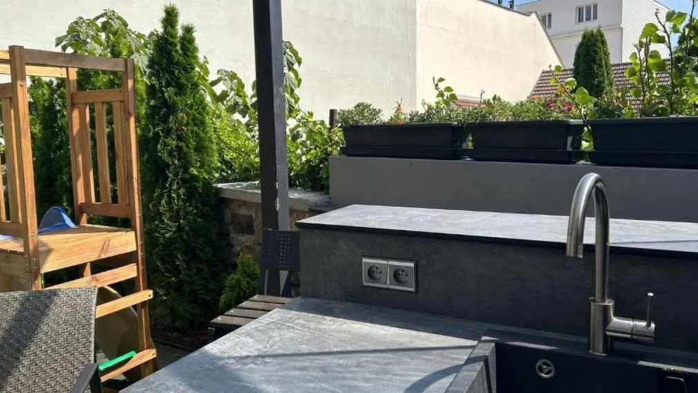  2-izbový byt  v historickom dome, ul.Námestie 1. mája, Bratislava I TOP