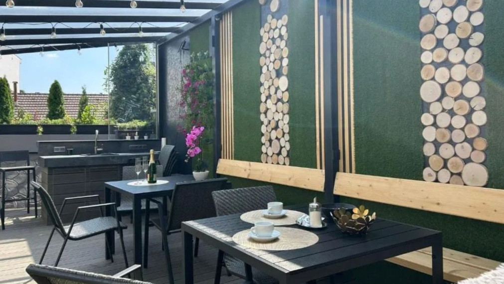  2-izbový byt  v historickom dome, ul.Námestie 1. mája, Bratislava I TOP