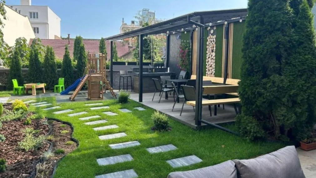  2-izbový byt  v historickom dome, ul.Námestie 1. mája, Bratislava I TOP