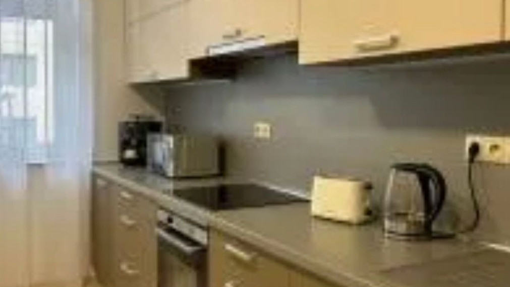  2-izbový byt  v historickom dome, ul.Námestie 1. mája, Bratislava I TOP