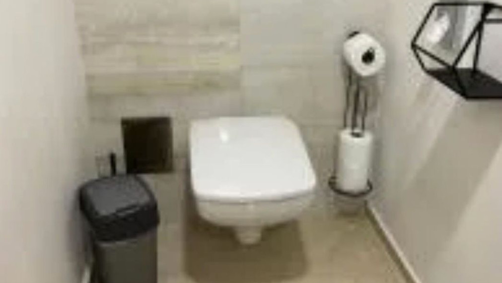  2-izbový byt  v historickom dome, ul.Námestie 1. mája, Bratislava I TOP