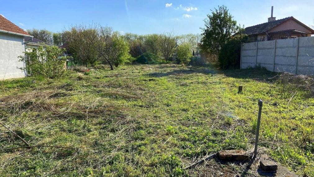 INVESTIČNÁ PRÍLEŽITOSŤ; Stavebný pozemok 1445m2 v Trnovci nad Váhom na predaj