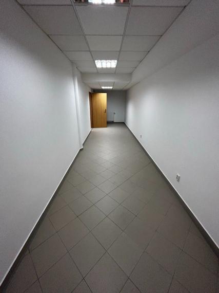 Obchodno-kancelárske priestory na pešej zóne s parkovaním