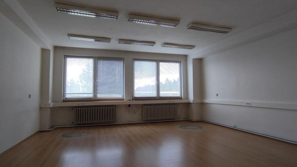 Priemyselná hala, Dubnica nad Váhom