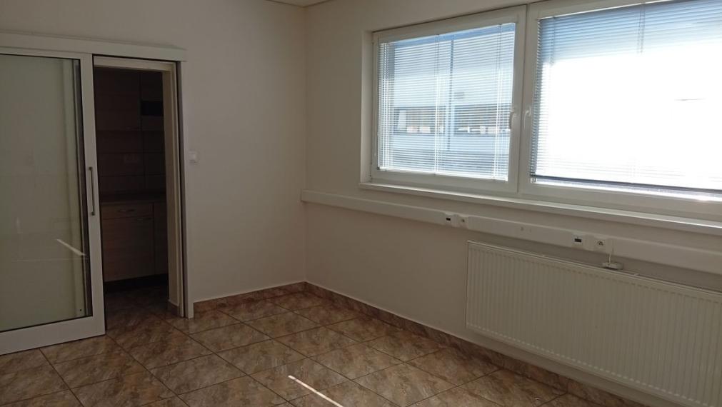 Výrobná hala s kanceláriami,  Považská Bystrica